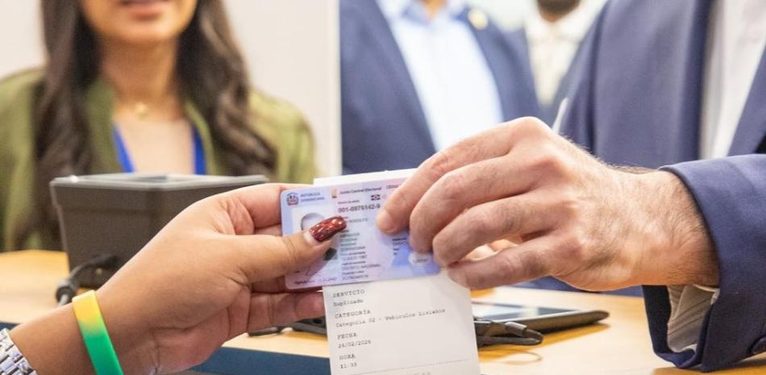 Mayores de 75 años que ya tengan licencia por dos años podrán renovarla sin costo